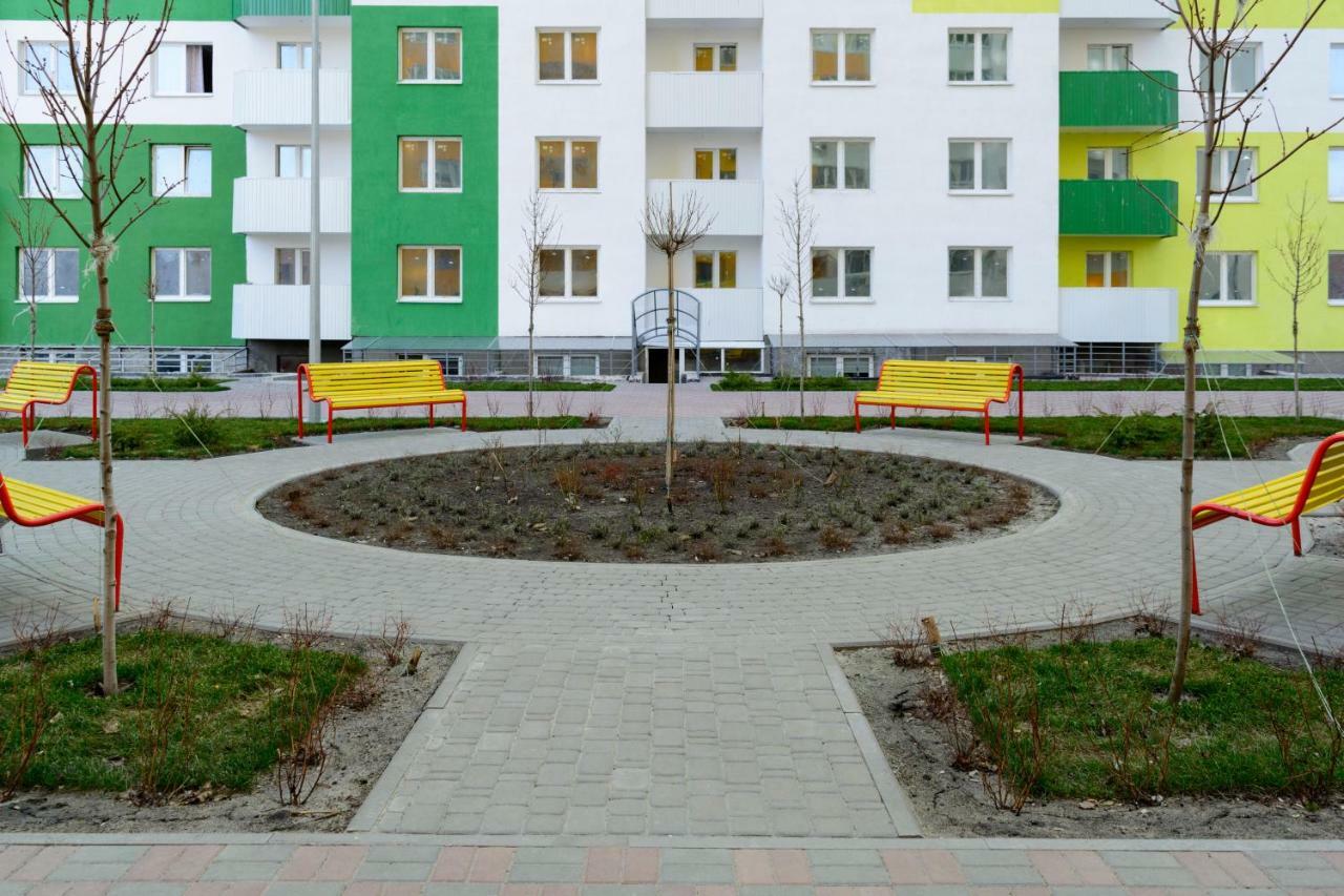 Sunny Apartments On Yulii Zdanovskoi St 36B Kyjev Exteriér fotografie